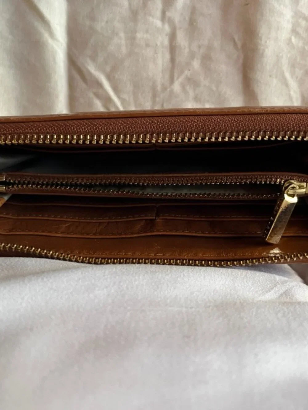 ✨ Tory Burch Zip Continental Wallet Luggage Brown Color ✨